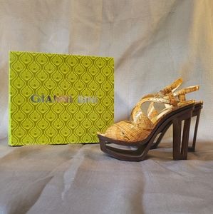Gianni Bini Wood Cut-Out Platform Heels-- Size 10